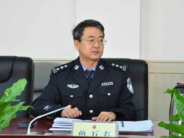 市交警支队副调研员曾万寿进行汇报.jpg
